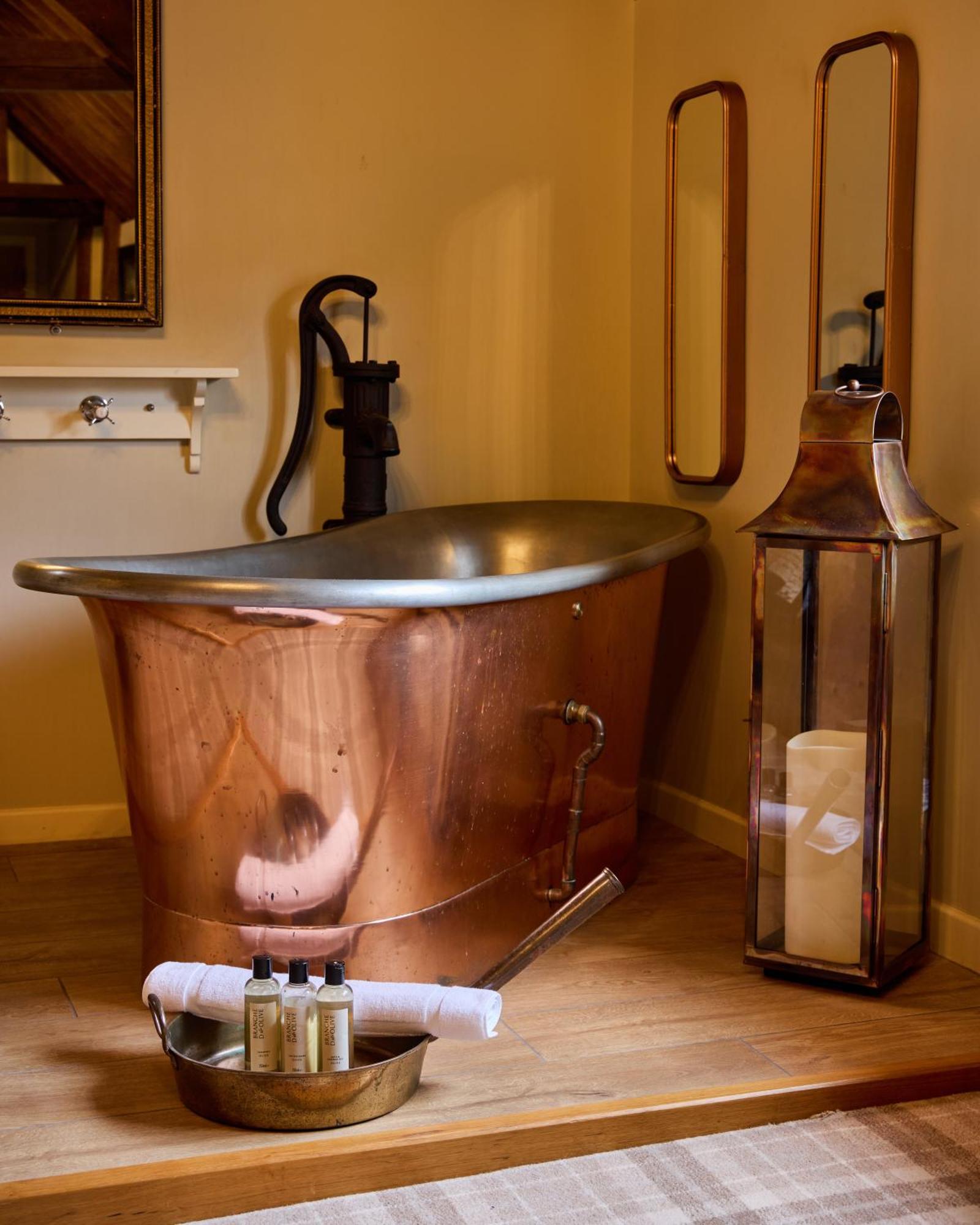 The Harcourt Arms Otel Stanton Harcourt Dış mekan fotoğraf Copper bathtub