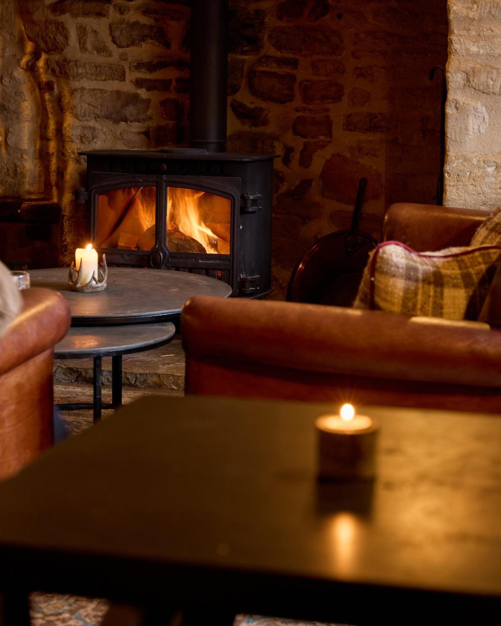 The Harcourt Arms Otel Stanton Harcourt Dış mekan fotoğraf The interior of the pub