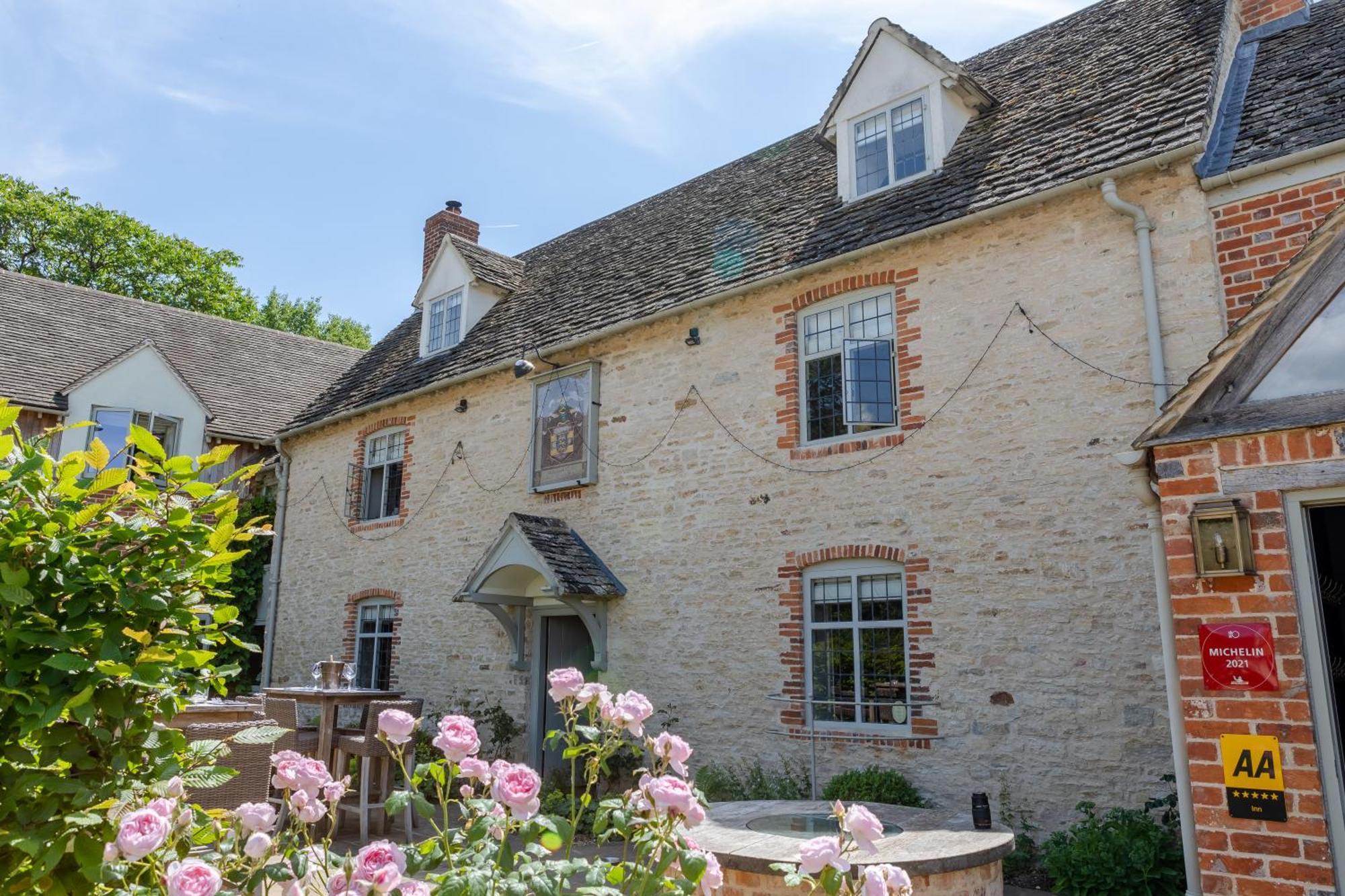 The Harcourt Arms Otel Stanton Harcourt Dış mekan fotoğraf The former school house