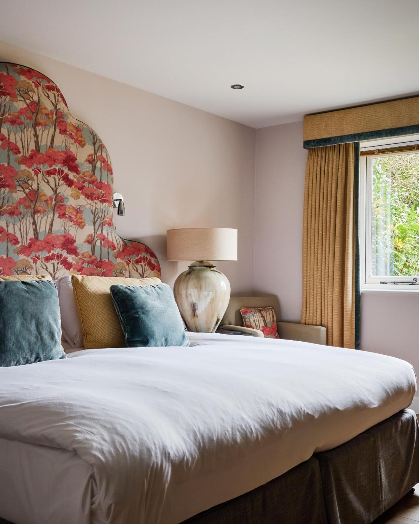 The Harcourt Arms Otel Stanton Harcourt Oda fotoğraf A bedroom at The Old parsonage