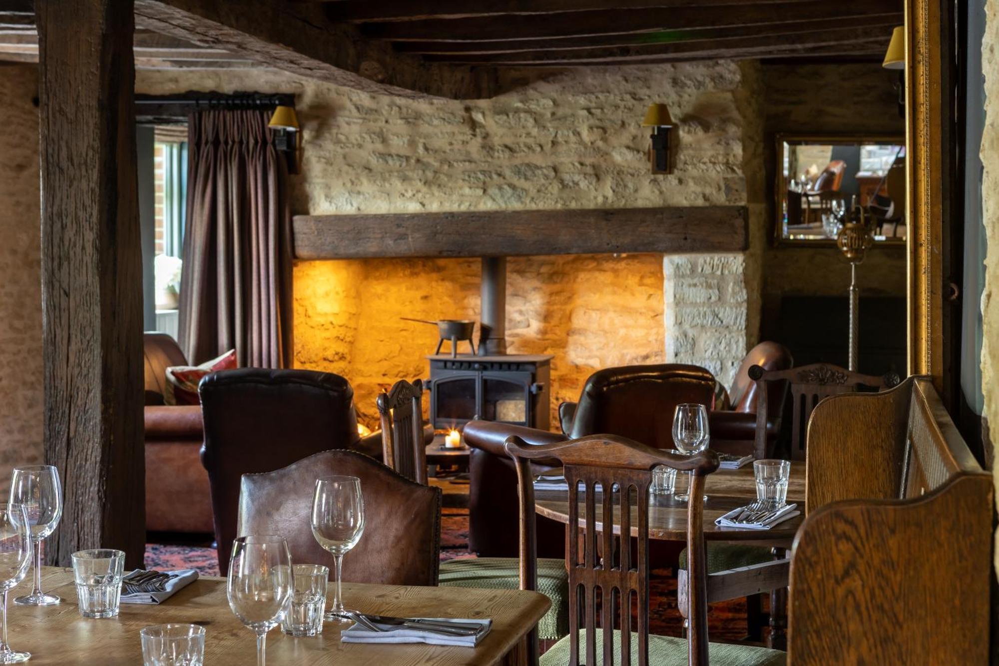 The Harcourt Arms Otel Stanton Harcourt Dış mekan fotoğraf The interior of the restaurant